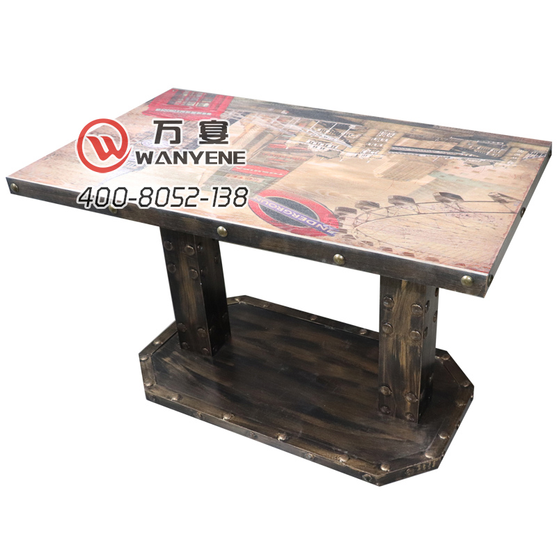 主题工业风方餐桌 仿古实木铜钉铁皮包边 定制桌面印花五金铁艺铜钉脚餐桌